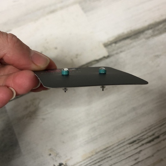 Paparazzi Green Side Sparkle Statement Studs New - Picture 2 of 3